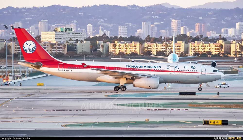 Крупная региональная авиакомпания китая «sichuan airlines»