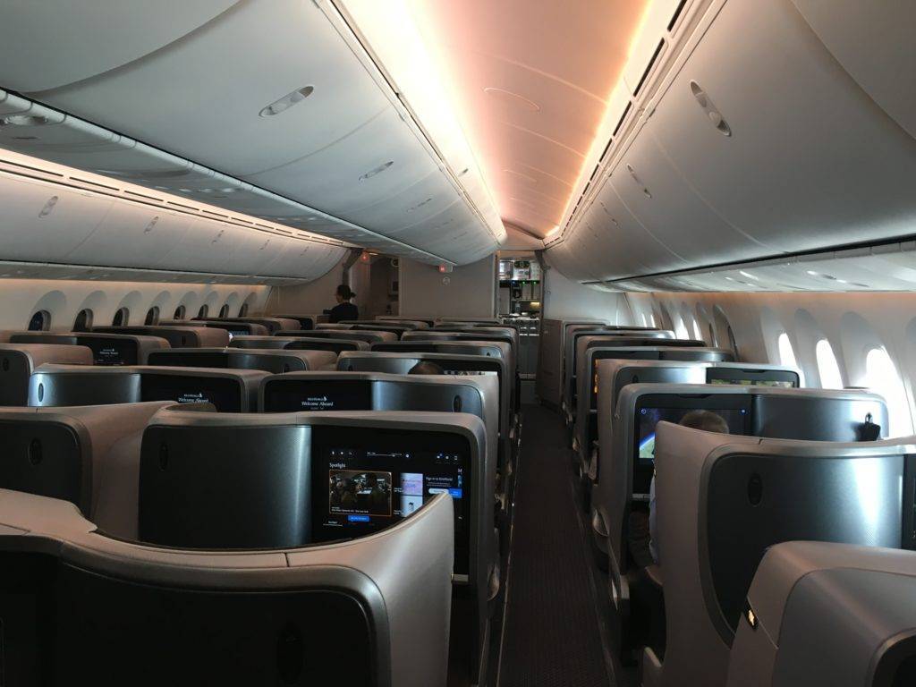 Боинг 787 дримлайнер: технические характеристики, схема салона, вместимость, история, фото и видео самолета.