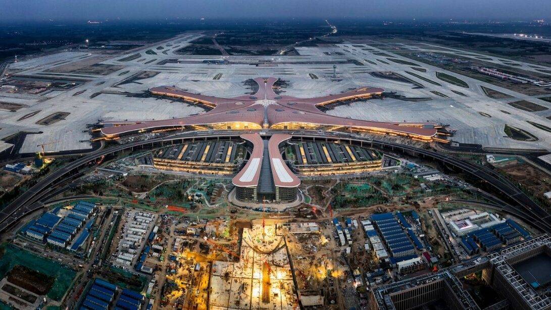 5 самых больших аэропортов россии и мира