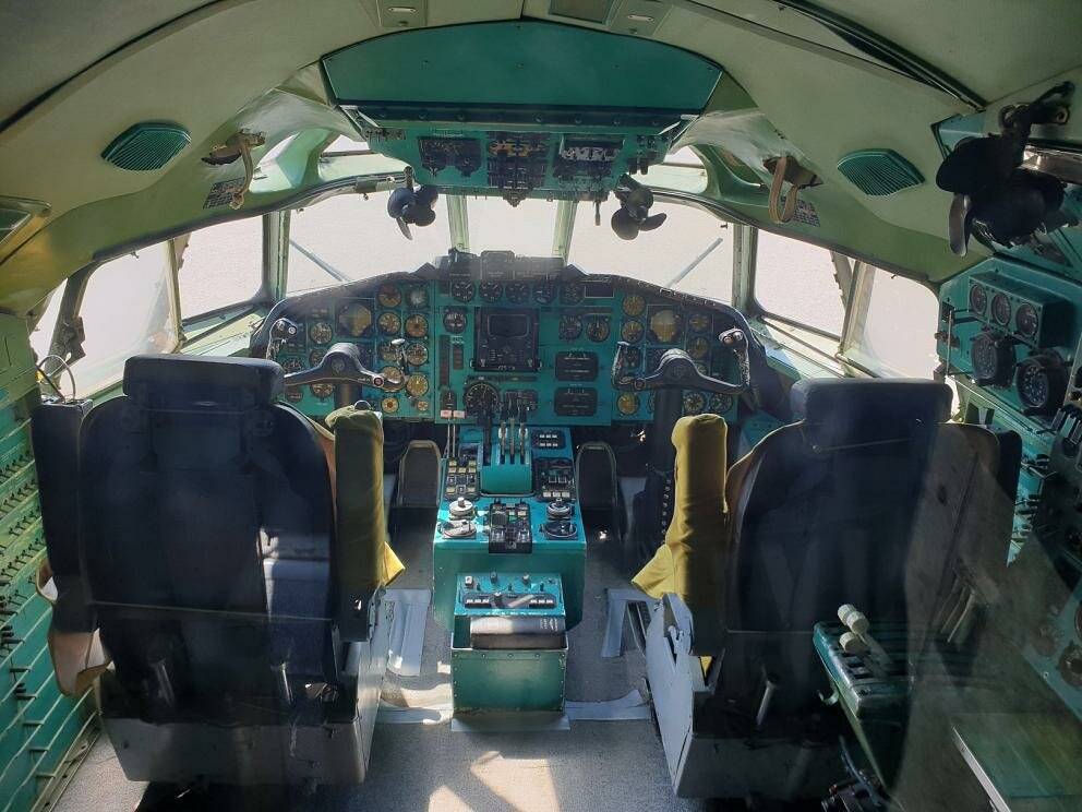 Обзор самолета легендарного ту-134